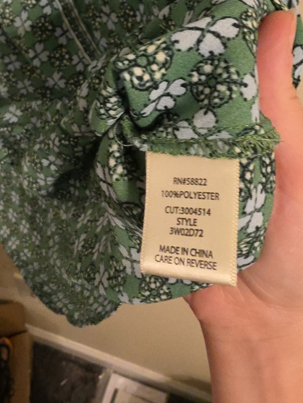 Max Studio Green V Neck Flutter Sleeve Higg Low Blouse. In EUC - Picture 7 of 8